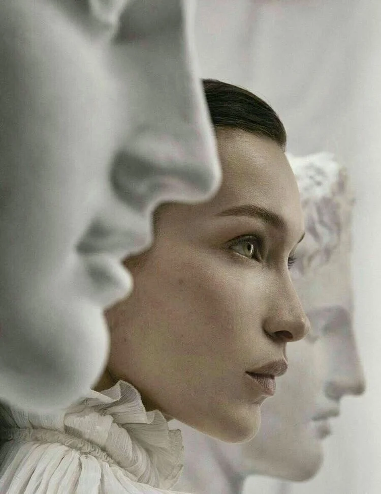 Woman between 2 statues